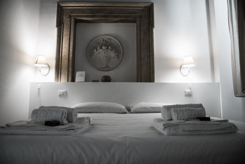 Flowers Apartments Roma Quarto foto