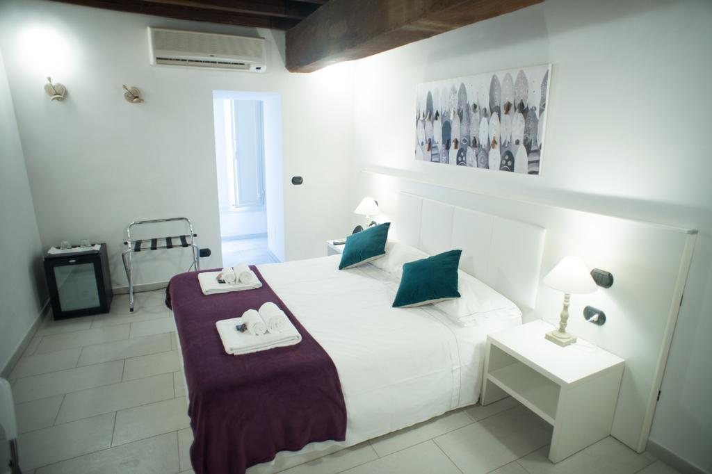 Flowers Apartments Roma Quarto foto