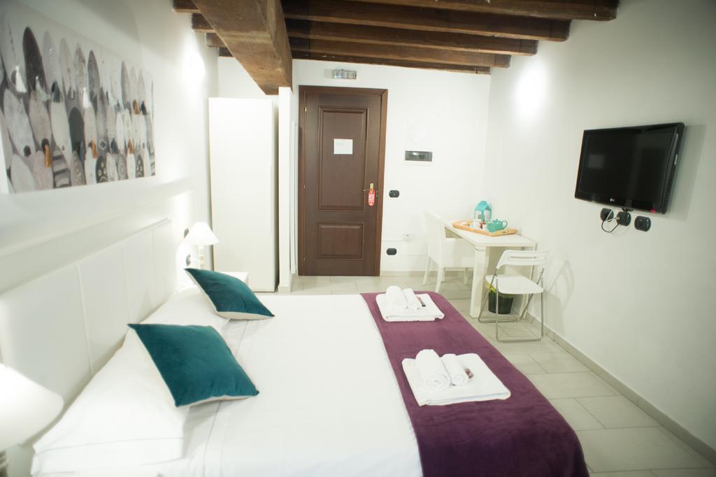 Flowers Apartments Roma Quarto foto