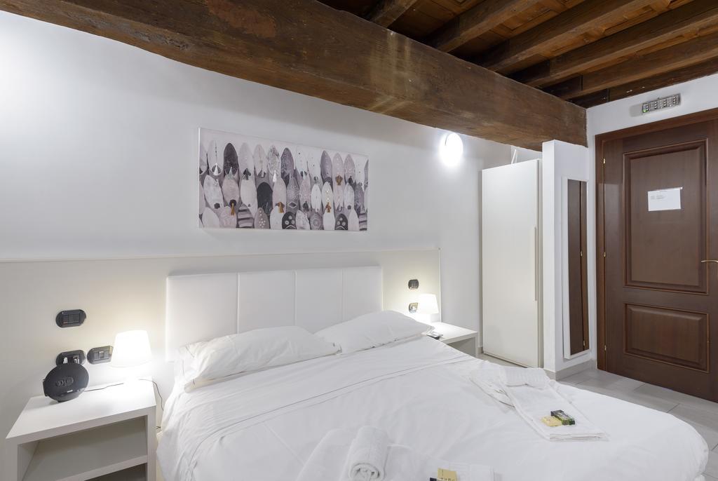 Flowers Apartments Roma Quarto foto