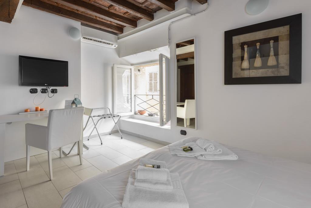 Flowers Apartments Roma Quarto foto