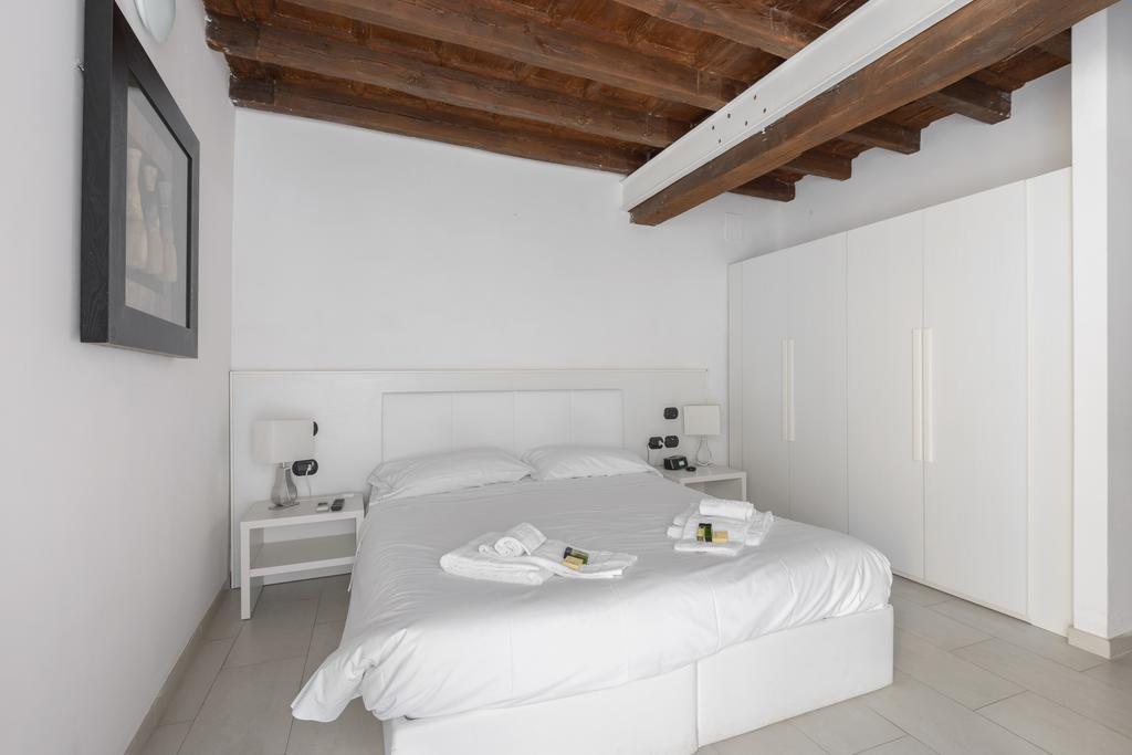 Flowers Apartments Roma Quarto foto